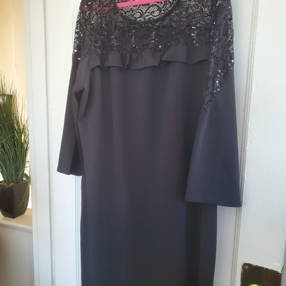 Dress - Picture 1 of 1